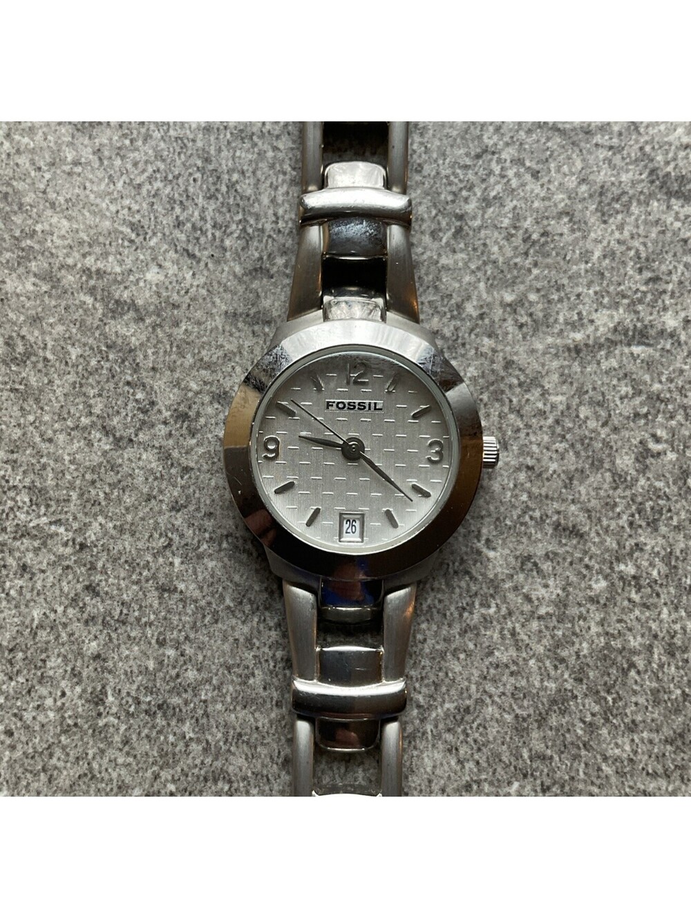 Fossil Womens Watch ES1006 24mm Silver Tone Case And Band Runs Great A14